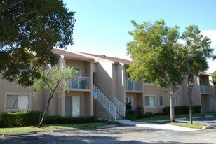 Villas at Cove Crossing in Lantana, FL - Building Photo