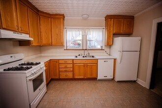 1452 Rollins Rd in Toledo, OH - Foto de edificio - Building Photo