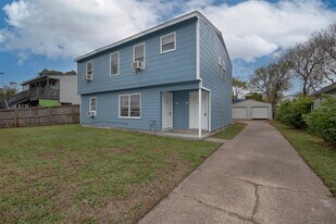 1211 1st Ave N in Texas City, TX - Building Photo