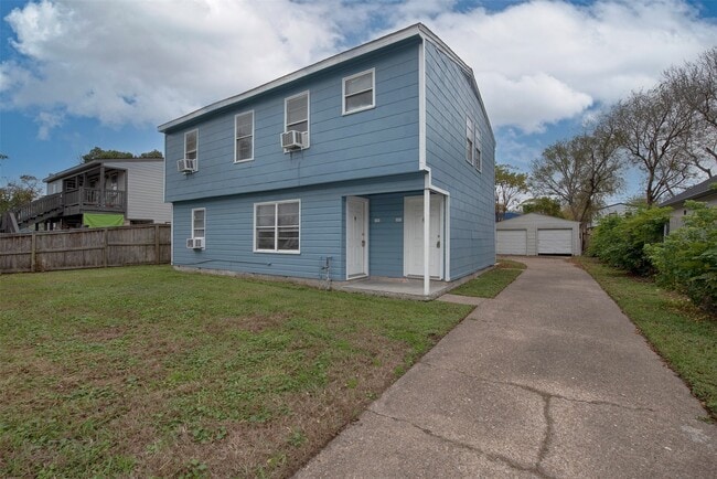 1211 1st Ave N in Texas City, TX - Building Photo - Building Photo