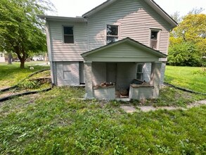 1006 Park St in University Park, IA - Building Photo - Building Photo