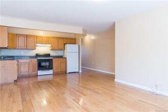 4557B Bronx Blvd-Unit -2 in Bronx, NY - Building Photo - Building Photo