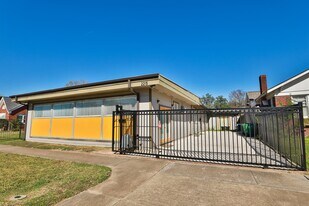 2215 Cleburne St in Houston, TX - Building Photo