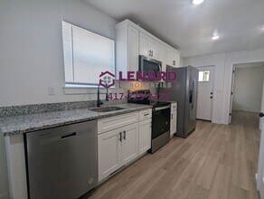 2702 W Water St in Springfield, MO - Building Photo - Building Photo