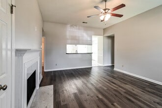 8389 Palm Springs Dr in Memphis, TN - Building Photo - Building Photo