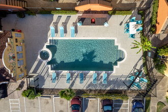 Seaside Village in Galveston, TX - Foto de edificio - Building Photo
