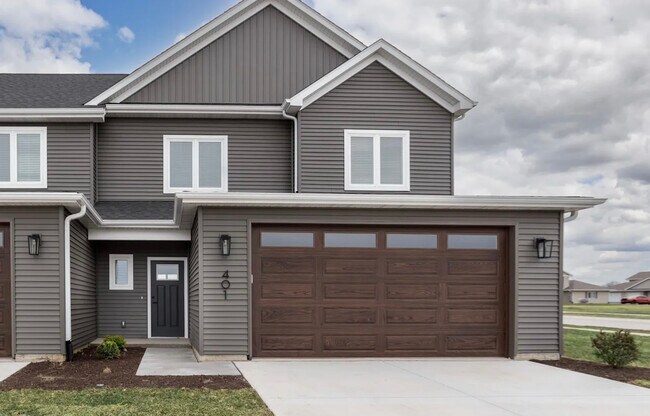 401 E Donahue St in Eldridge, IA - Building Photo - Building Photo