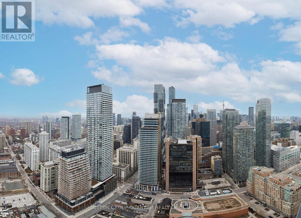 11-4111 Wellesley St W in Toronto, ON - Building Photo