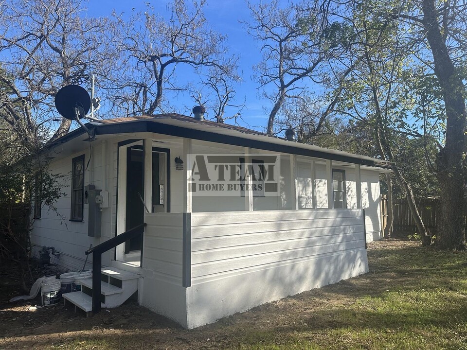 504 Mcentire Rd in Trinidad, TX - Foto de edificio