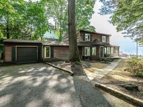 38 Prospect Ave in Sea Cliff, NY - Building Photo - Building Photo