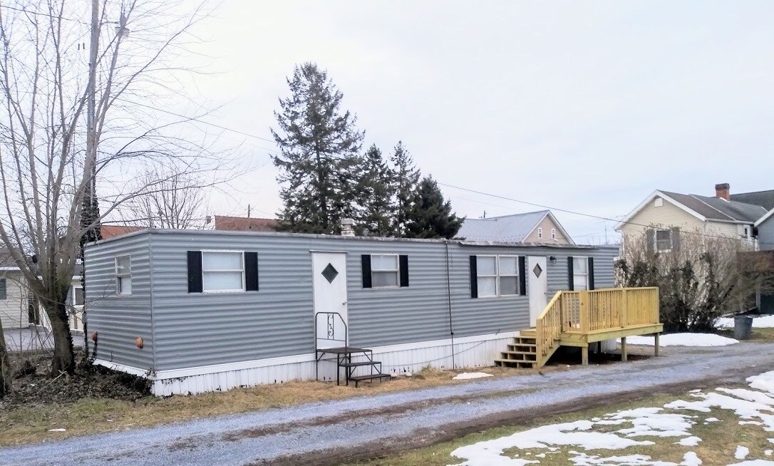 43 W Baltimore St, Unit Unit C in Greencastle, PA - Building Photo