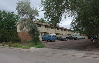 Delaware Townhomes in Colorado Springs, CO - Foto de edificio - Building Photo