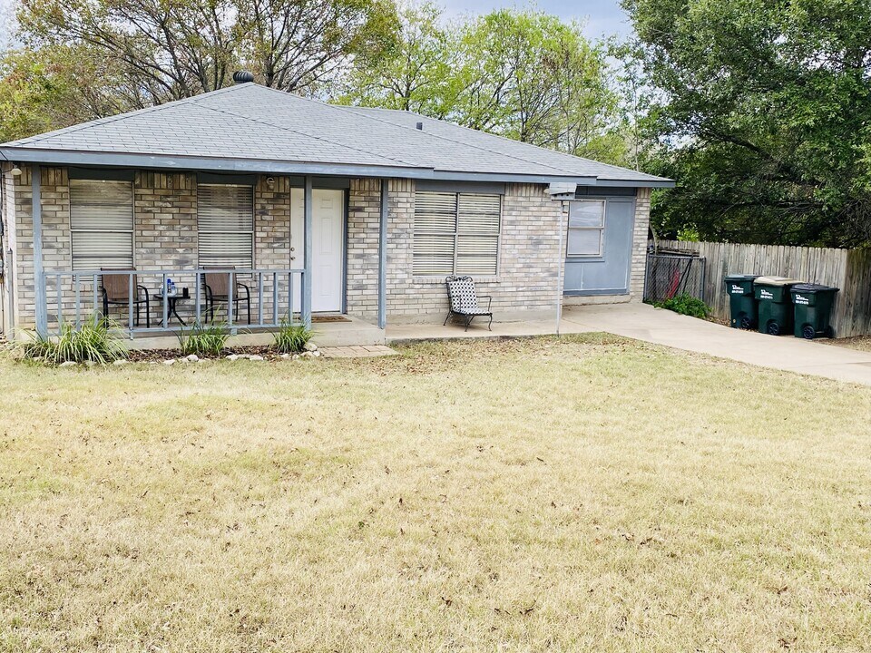 1918 Castle Gate Cir in San Marcos, TX - Building Photo