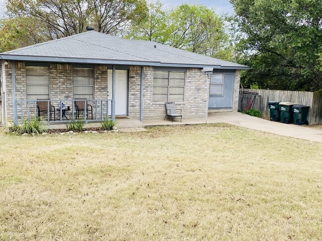 property at 1918 Castle Gate Cir