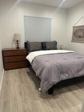 2449 Florencita Dr W, Unit 2445 in Montrose, CA - Foto de edificio - Building Photo