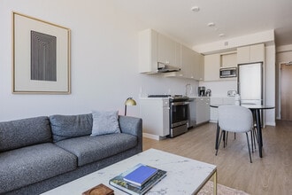 200 Mesnager St, Unit SI FL5-ID1432 in Los Angeles, CA - Foto de edificio - Building Photo