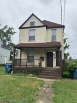 814 Lovett Pl in Lorain, OH - Building Photo