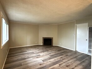 231 Penn St, Unit #5 in El Segundo, CA - Building Photo - Building Photo