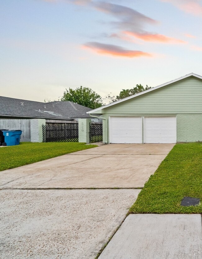 614 Cole St in Webster, TX - Building Photo - Building Photo