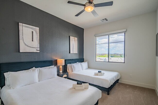15501 N Dial Blvd in Scottsdale, AZ - Building Photo - Building Photo