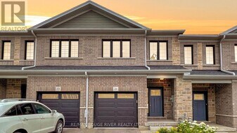 21 Woodedge Cir in Kitchener, ON - Building Photo