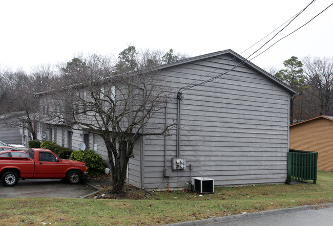 112-120 NW Wakefield Rd in Knoxville, TN - Foto de edificio - Building Photo