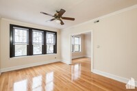 1424 W Byron St, Unit #1 in Chicago, IL - Foto de edificio - Building Photo