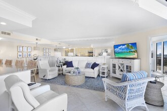 730 S Collier Blvd in Marco Island, FL - Foto de edificio - Building Photo