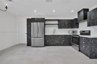5980 SW 40th Ave in Fort Lauderdale, FL - Foto de edificio - Building Photo