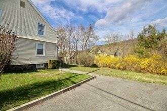 4 School House Ln in Tuxedo Park, NY - Building Photo - Building Photo