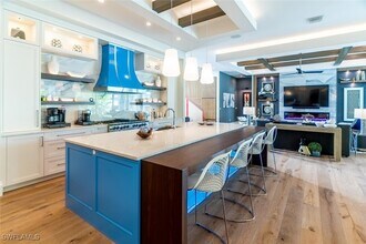 255 21st Ave S in Naples, FL - Building Photo - Building Photo