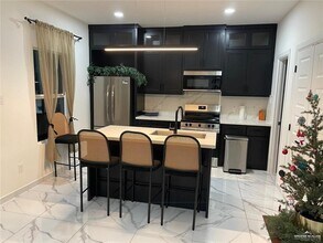 9 Buccaneer Dr in Hidalgo, TX - Building Photo - Building Photo