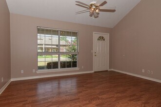 1205 Monroe St in Commerce, TX - Building Photo - Building Photo
