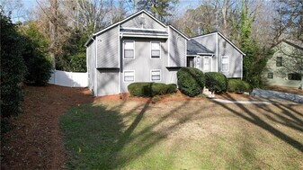 516 Faith St in Marietta, GA - Building Photo
