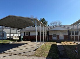 104-104 N Birchwood Dr in Muncie, IN - Building Photo