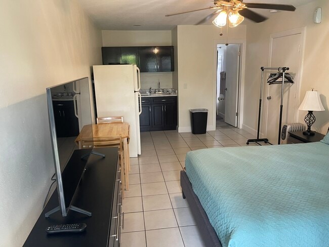 1121 SW 22nd Ave, Unit 1A in Fort Lauderdale, FL - Foto de edificio - Building Photo
