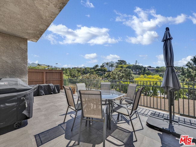 6441 Kanan Dume Rd in Malibu, CA - Building Photo - Building Photo