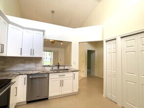 10459 Lake Vista Cir in Boca Raton, FL - Building Photo - Building Photo
