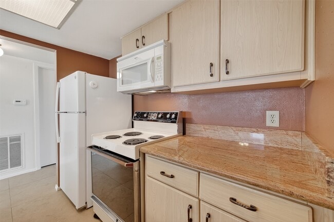 property at 8462 Leawood Blvd