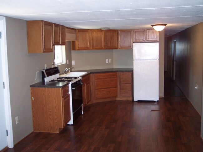 property at 104 E 6th St