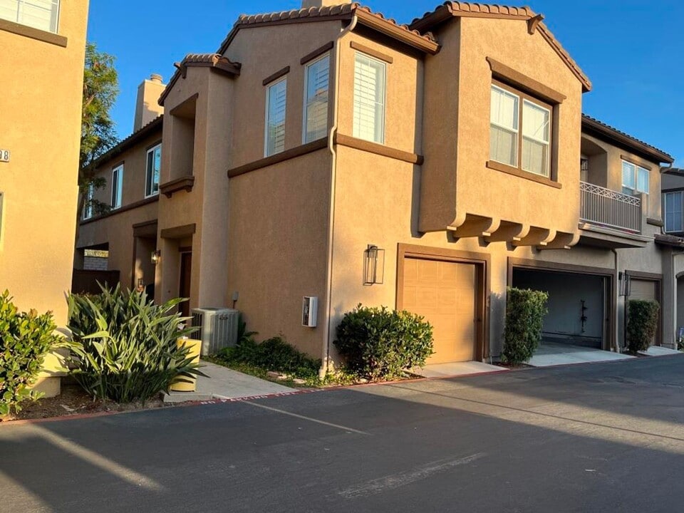 4494 Brisbane Way in Oceanside, CA - Foto de edificio