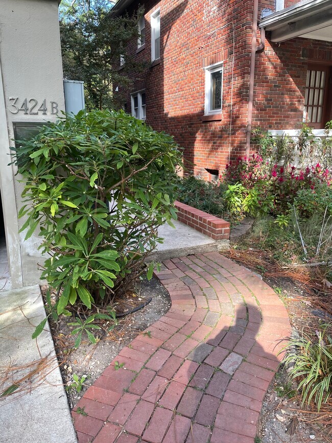3424 17th St NW in Washington, DC - Foto de edificio - Building Photo