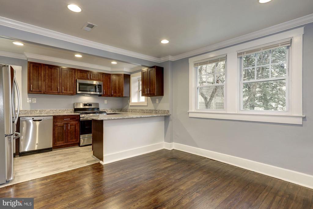 811 Thayer Ave in Silver Spring, MD - Building Photo