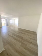 5335 Yarmouth Ave in Los Angeles, CA - Foto de edificio - Building Photo