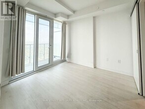 3900 Confederation Pkwy in Mississauga, ON - Building Photo - Building Photo