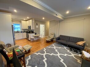 183 River St, Unit 3 in Cambridge, MA - Building Photo - Building Photo
