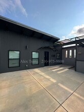 811 Montana St in San Antonio, TX - Foto de edificio - Building Photo