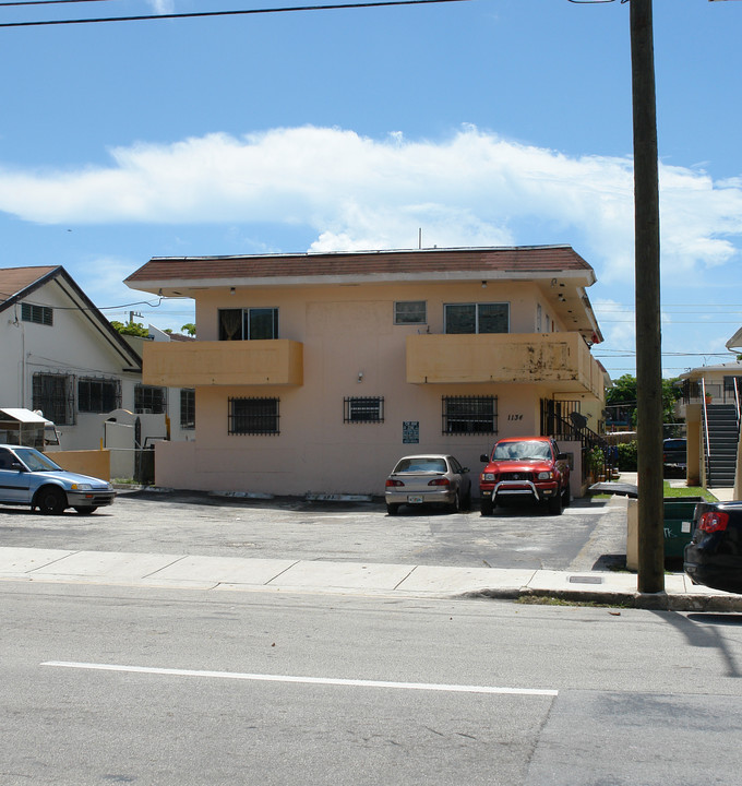 Tequesta Place in Miami, FL - Building Photo