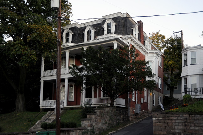 525 Mahantongo St in Pottsville, PA - Foto de edificio - Building Photo