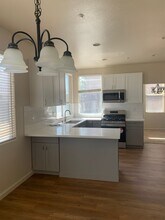 1887 Stratford Ct in Salinas, CA - Building Photo - Building Photo